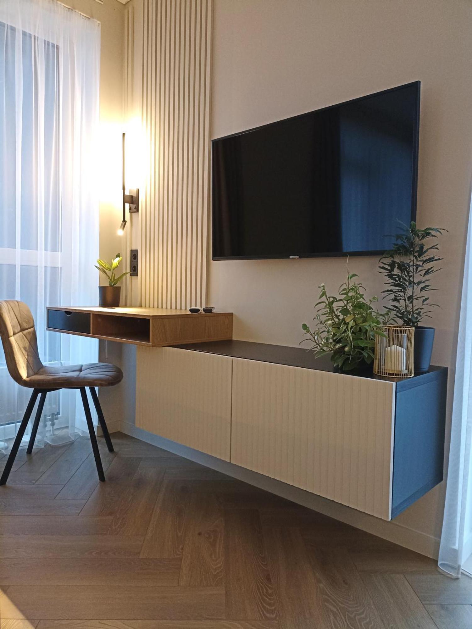 With A Balcony And An Impressive Terrace On The Roof Of The House Huoneisto