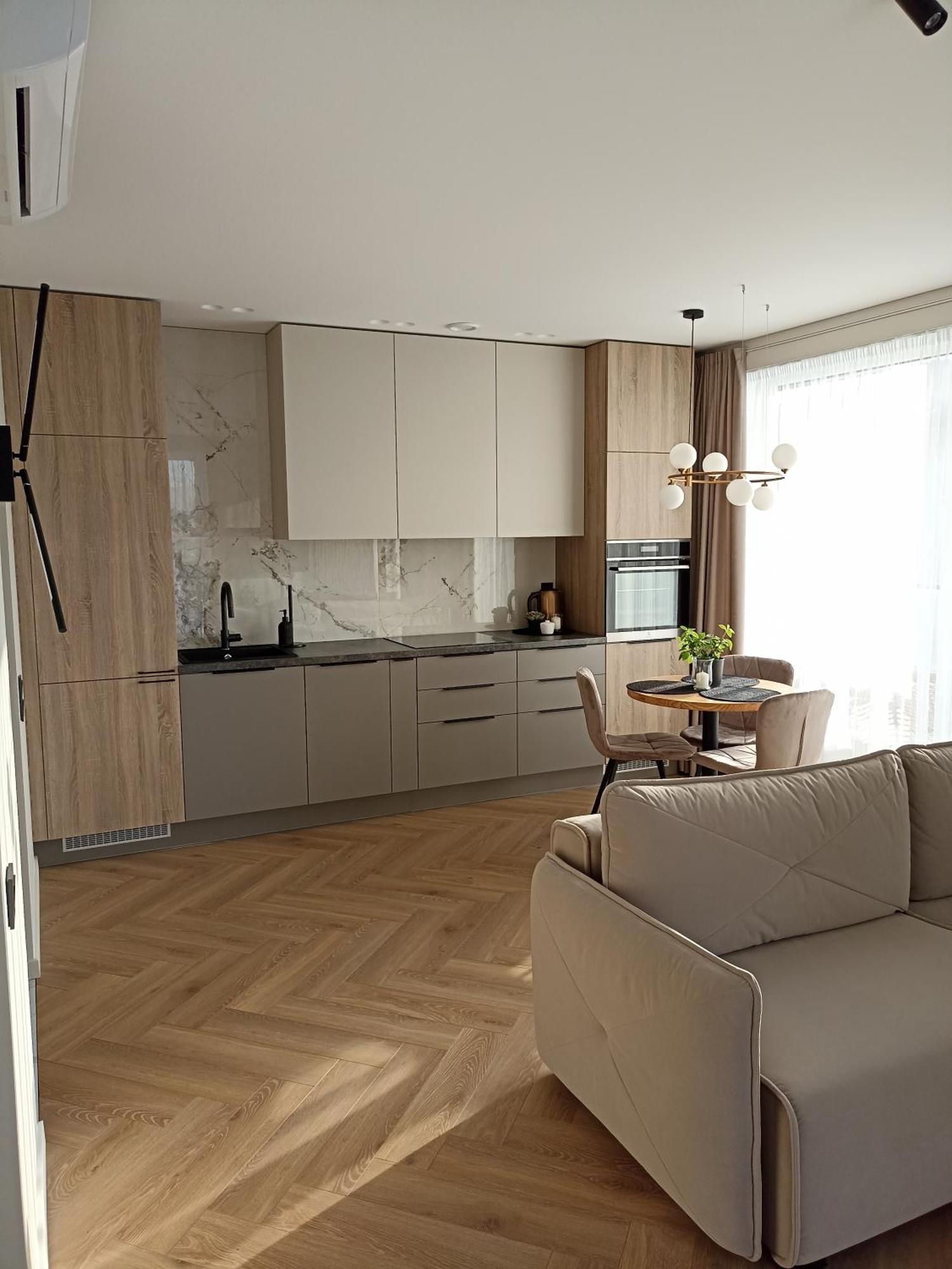 With A Balcony And An Impressive Terrace On The Roof Of The House דירה