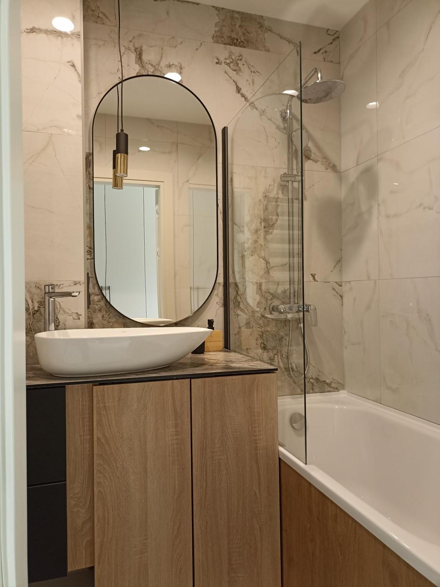 With A Balcony And An Impressive Terrace On The Roof Of The House Huoneisto